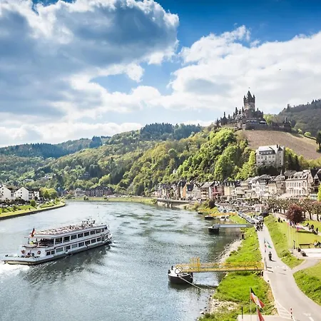 Mosel Village منتجع